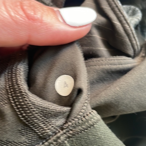 Lululemon Run For Gold TankHeathered Gator Green / Deep Camo MSRP $64 - Picture 6 of 6